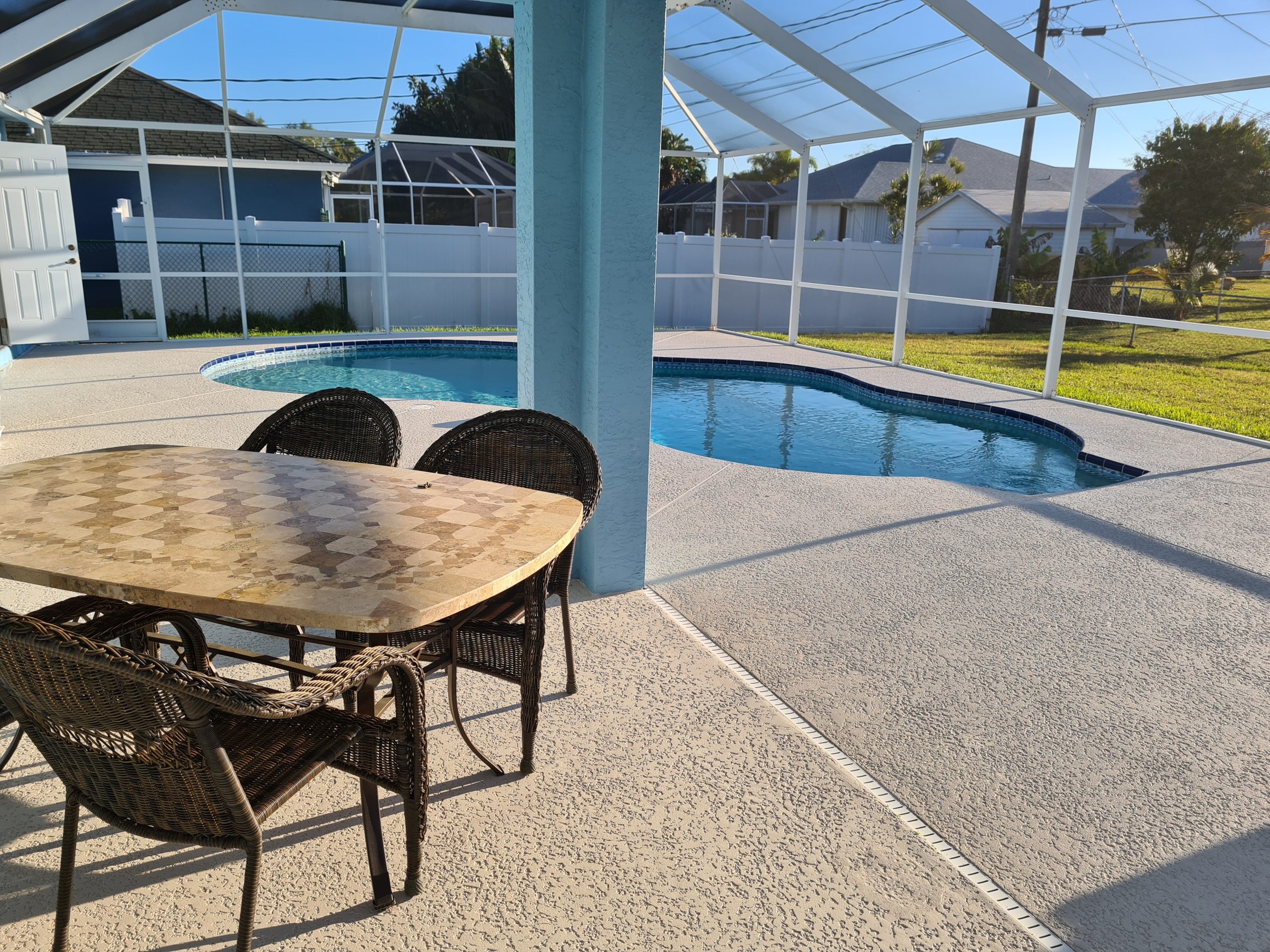 Stay-at-home comfort with five-star Florida sunshine—that is the promise of floridavacation-home.com.